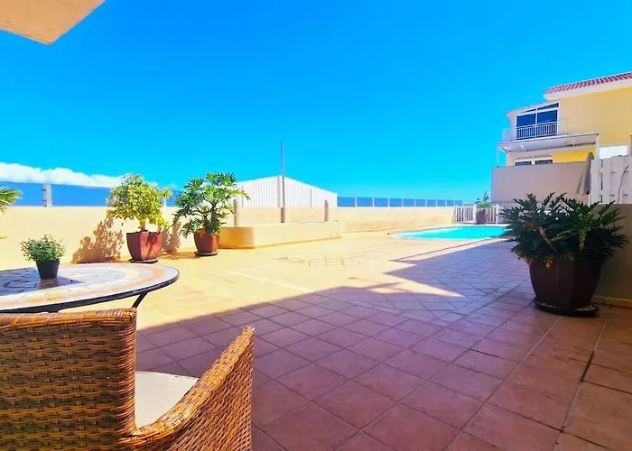 Comfortable 2 Bed In شقة *